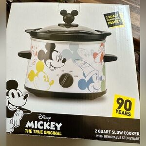 Crock pot 2 qt never used as you can see still packed (collectable item )